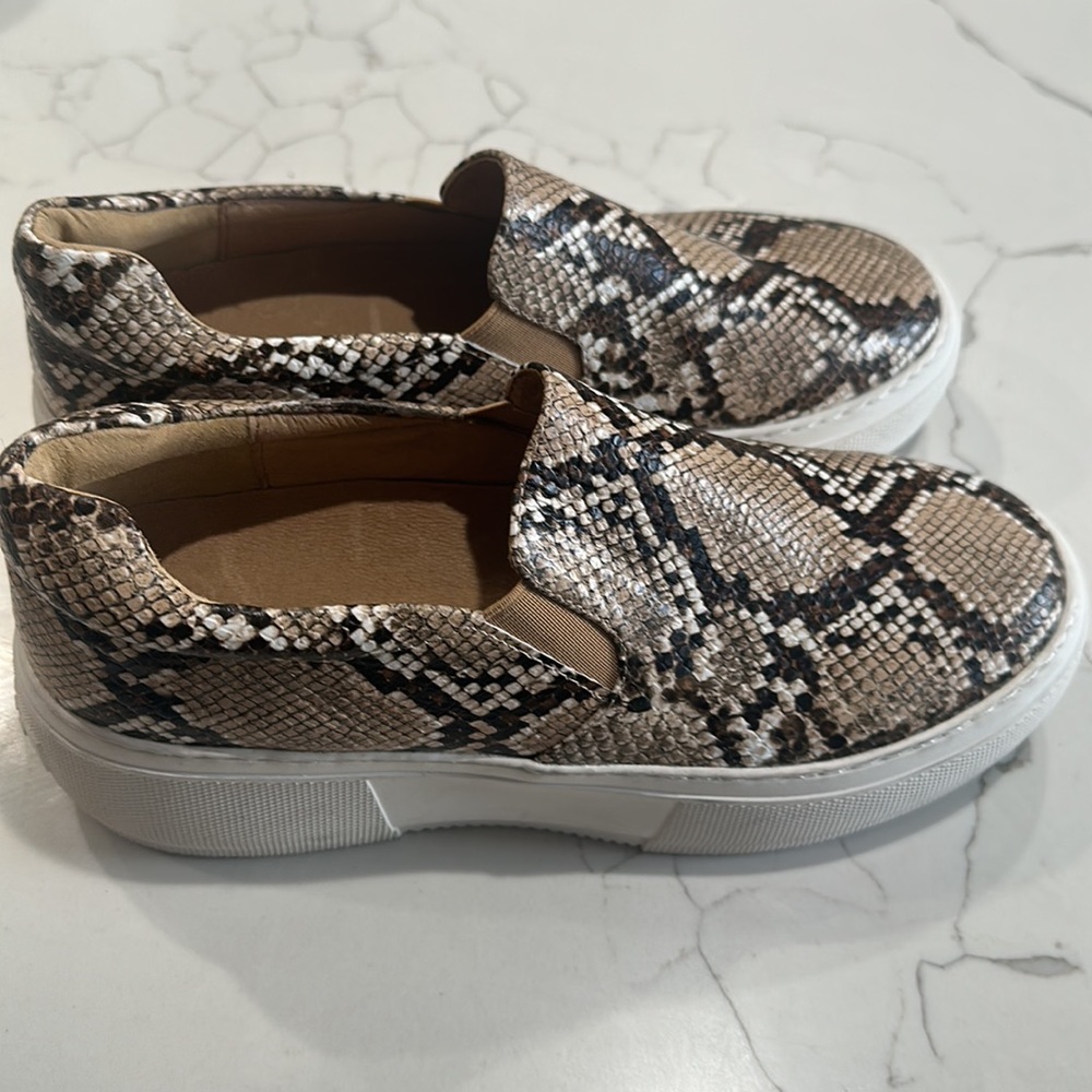 J/ Slides sneak print sneakers size 7.5 - Picture 2 of 7